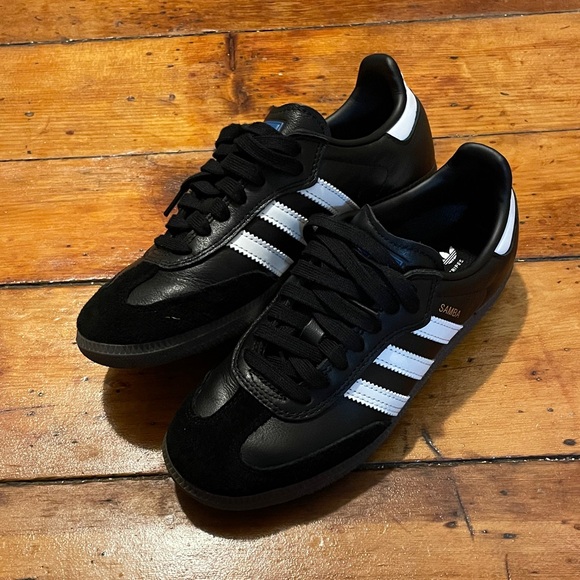 Adidas Classic Black and White Trainers - Picture 1 of 2